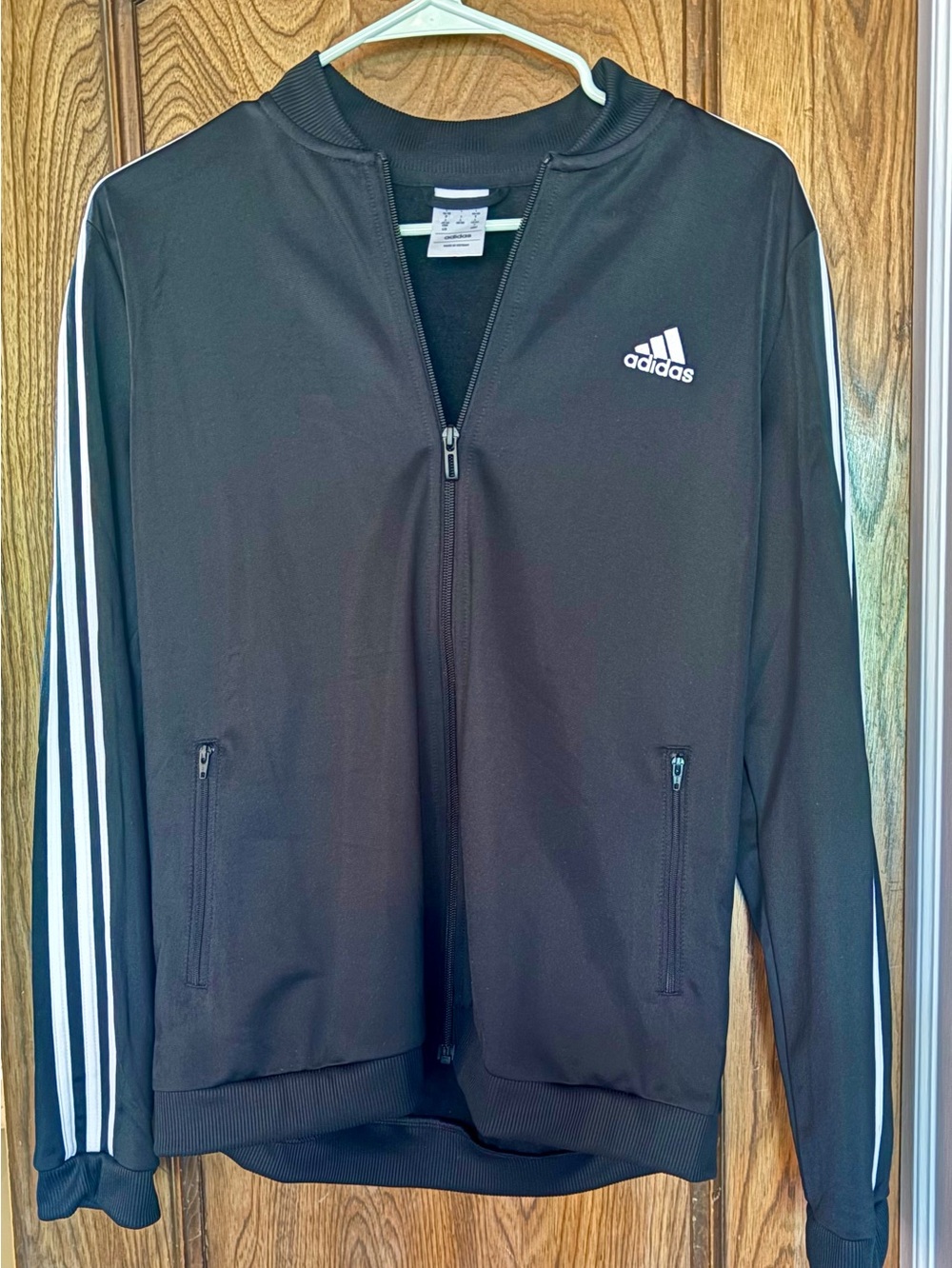 NWOT Adidas Women’s Black Track Jacket with White Stripes.
Smoke/pet free home.